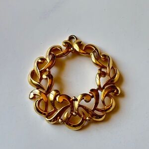 Vintage Trifari Gold Tone Pendant